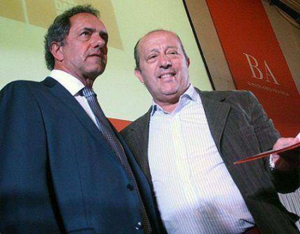 Cappellacci vuelve a la carga contra Jorge Paredi y Daniel Scioli