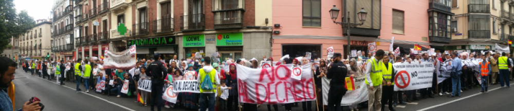 España | Cientos de musulmanes se concentran en Madrid en protesta por el Real Decreto