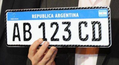 Oficializan las nuevas patentes del Mercosur para los autos desde 2016