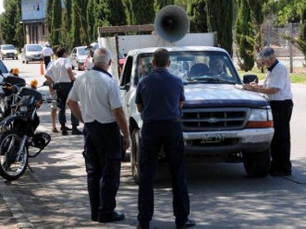 Secuestraron 170 veh�culos y detuvieron a 20 personas en un operativo de control en la costanera