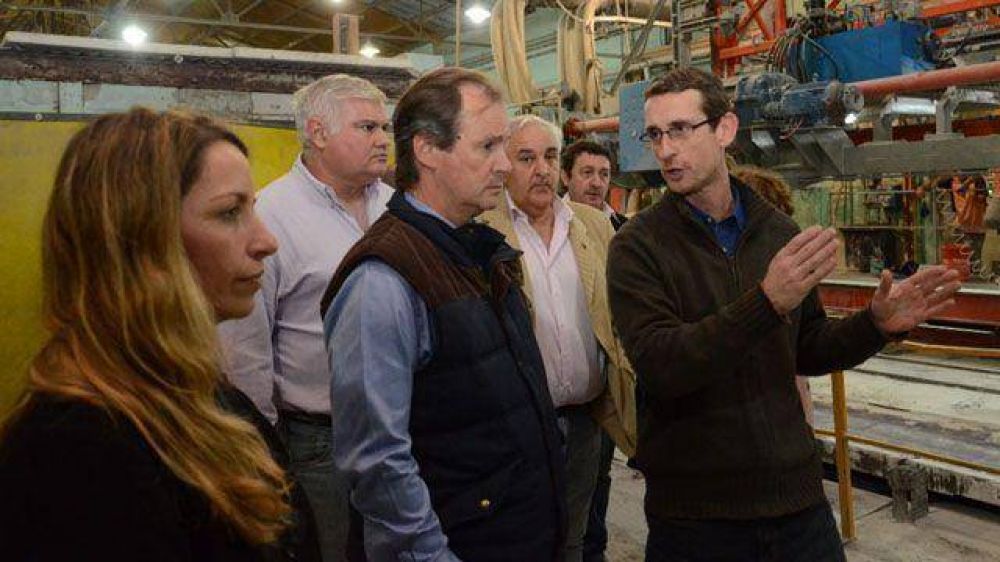Bordet llam� a votar por Stratta y Garcilazo y prometi� obra para Victoria	 
