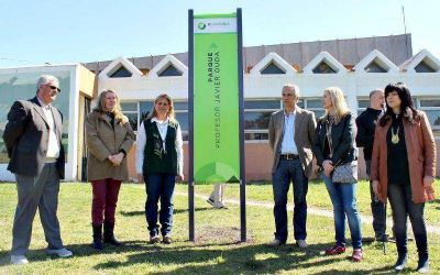 En un emotivo acto fue reconocido el profesor Javier Ouda en Sierras Bayas