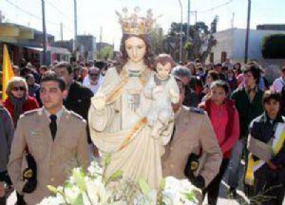 Con gestos solidarios, Quequ�n se prepara para celebrar el d�a de su patrona