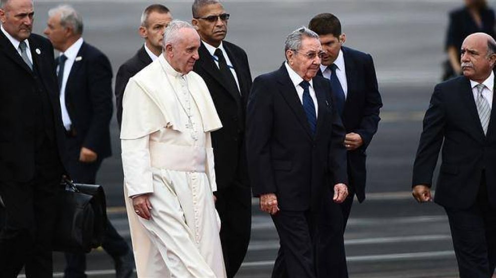 El papa Francisco llegó a La Habana y llamó a la reconciliación entre Cuba y EE.UU.