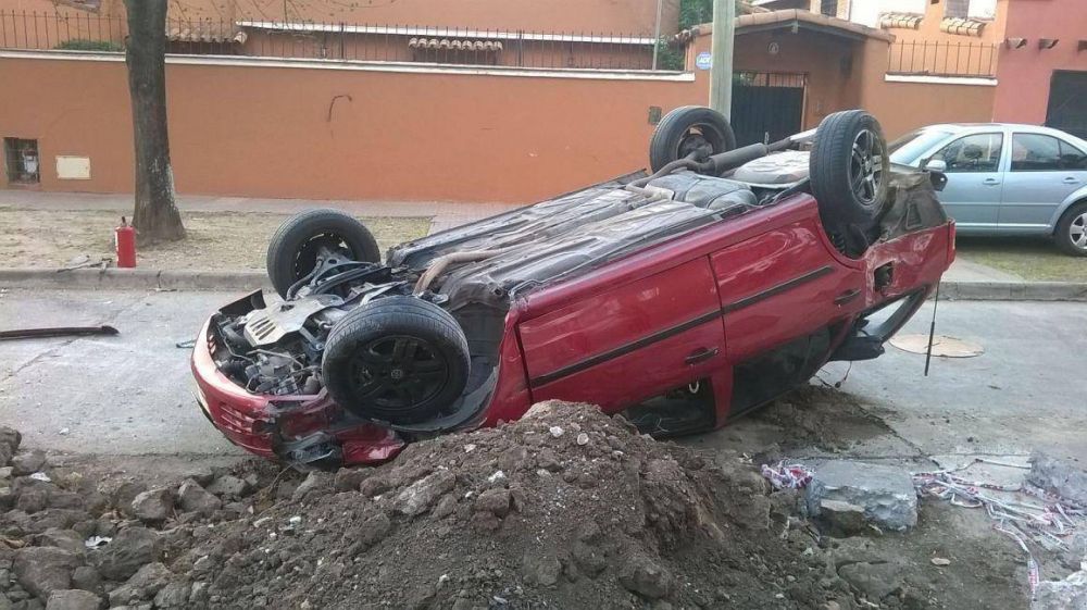 En Tres Cerritos manejaba borracho y termin� con las ruedas para arriba