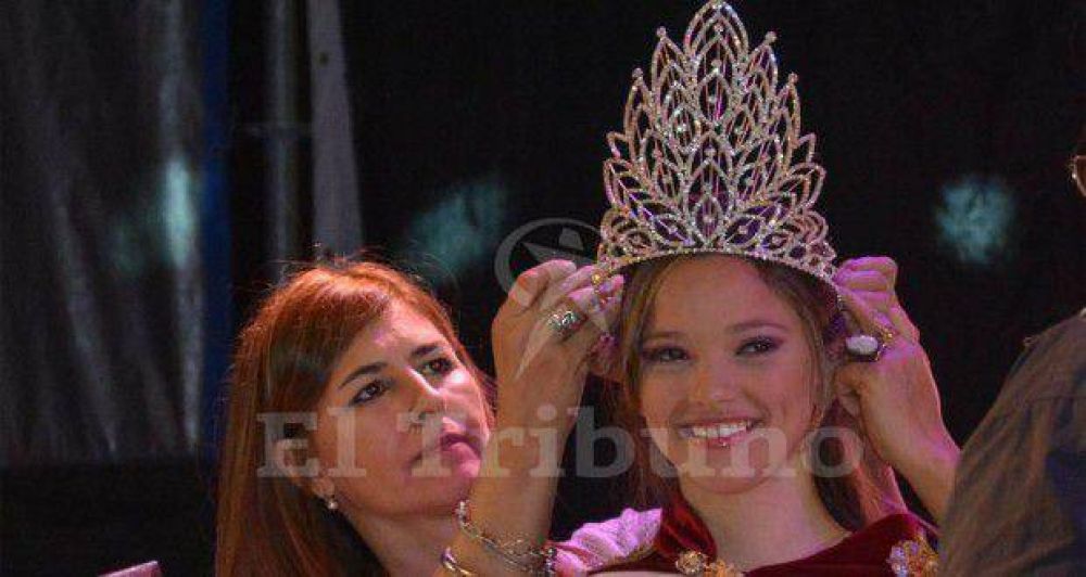 Aylen Luj�n Arroyo es la reina provincial de los estudiantes salte�os