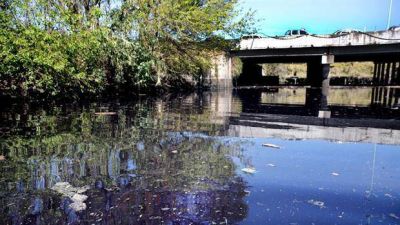 R�o de la Plata: toneladas de botellas contaminan las aguas