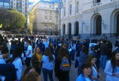 Desalojaron el Centro Cultural Kirchner por una amenaza de bomba