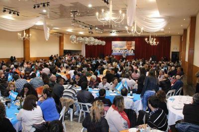  Goicoechea en cena con mas de 6 milpersonas