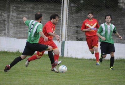 Villa Aguirre igual� y no pudo subirse a la punta