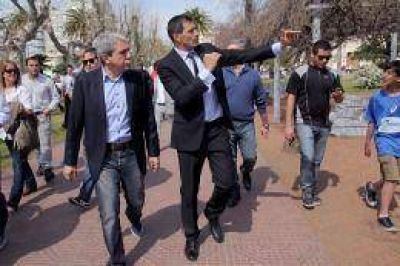 An�bal Fern�ndez visit� Bol�var para asistir a inauguraci�n de Centro C�vico