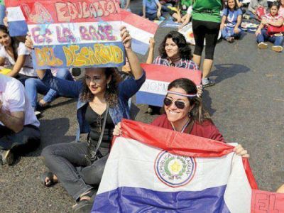 Padres acompa�aron a sus hijos con orgullo