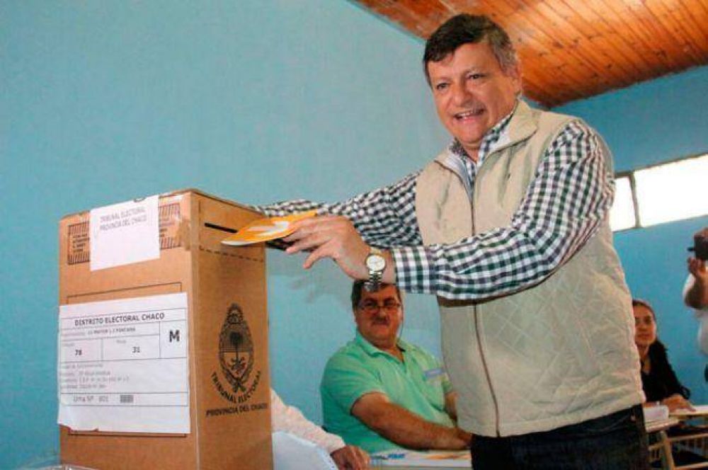 Tras votar en Villa Angela: Peppo destac la tranquilidad en la jornada electoral