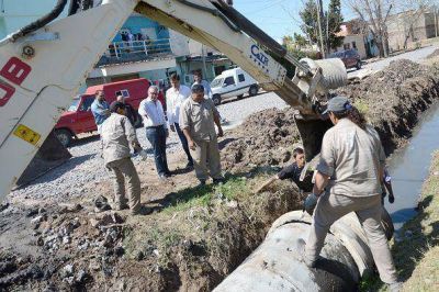 Julio Zamora recorri� obras hidr�ulicas en Don Torcuato