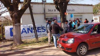 La Municipalidad y ANSES, junto a vecinos de Santa Coloma.