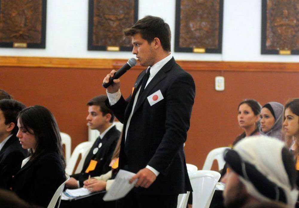 M�s de 350 estudiantes debatieron sobre distintas problem�ticas mundiales