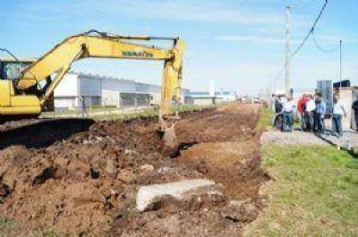 Speranza, Franetovich y empresarios recorrieron el Parque Industrial y el nuevo acceso