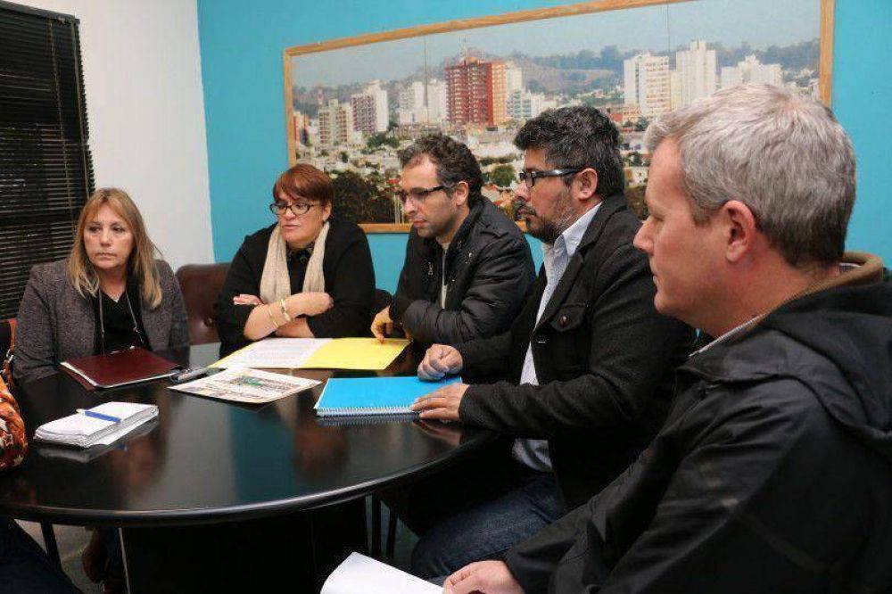 La propuesta de los arquitectos pretende conservar el tren de pasajeros