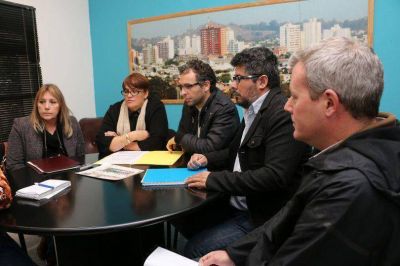 La propuesta de los arquitectos pretende conservar el tren de pasajeros