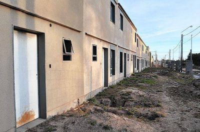 Falta dinero para poder terminar los barrios