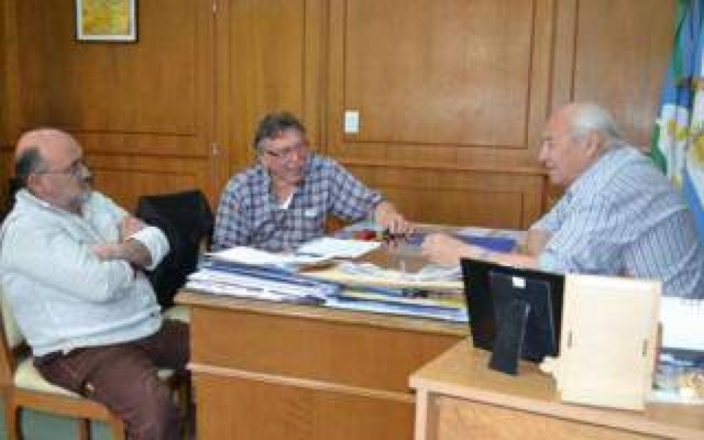 Tres Lomas: �lvarez entreg� subsidios