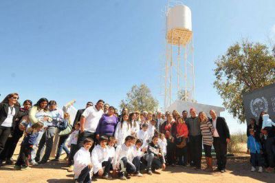 El agua potable y la energ�a traen progreso y calidad de vida a m�s de 300 familias de zonas rurales