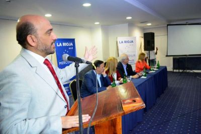 Taiana y Tineo proponen debate sobre nuevos desaf�os de econom�as regionales