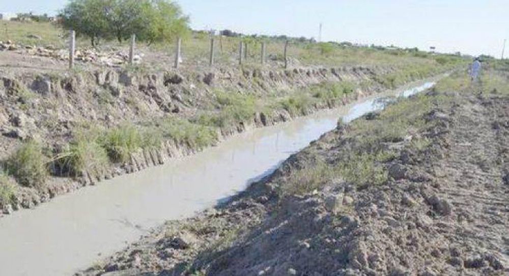 Profundizan limpiezas en canales a cielo abierto