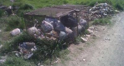 Noeut pide al Ejecutivo que repare el contenedor de basura de La Buena Moza