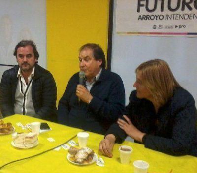Cubren con vac�os los espacios de Arroyo: papel�n