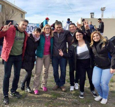 Gonz�lez le pidi� a Costa que �deje de hacer reuniones cerradas y salga a la calle�