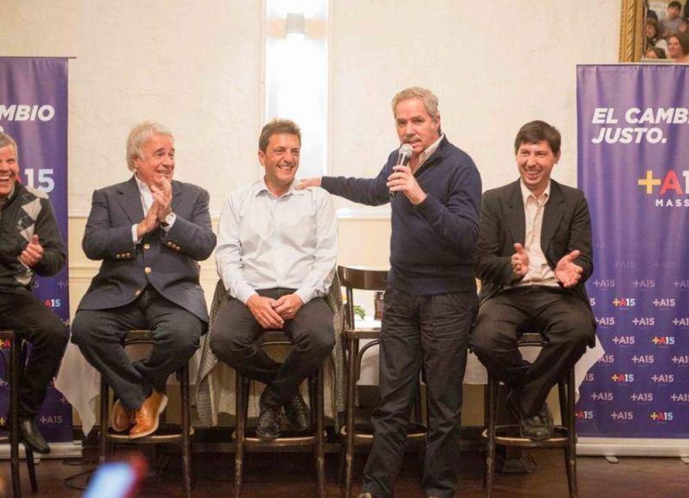 Junto a Massa y De la Sota, Sol� apunt� contra la 