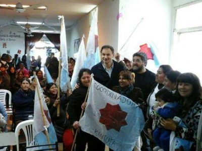 La coordinadora John William Cooke oficializ� su apoyo a la candidatura de Pablo Bruera