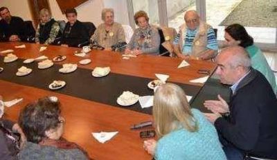 Echeverr�a reconoci� a centros de jubilados