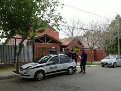 Un grupo comando lo asalt�, golpe� y se llev� 90 mil d�lares