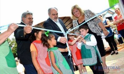 Colombi estren� obras en salud y educaci�n en San Carlos y Virasoro, y entreg� insumos