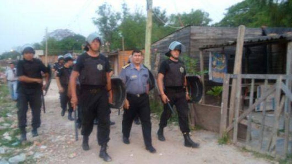 Impresionante despliegue policial en las Mil Viviendas y Arazaty