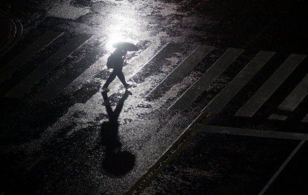 Las lluvias seguir�n hasta el fin de semana en la Ciudad y rigen alertas