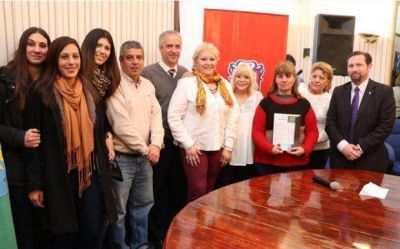 Boleto para docentes y auxiliares: Se entregaron las primeras 220 credenciales