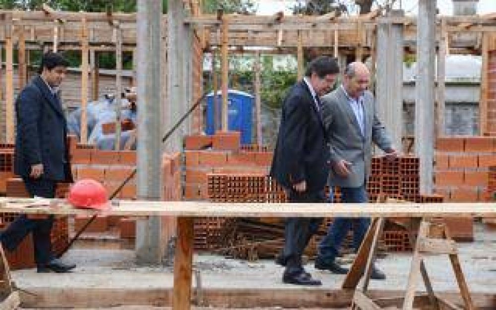 Sileoni y Secco recorrieron la obra de la Escuela de Est�tica de Ensenada