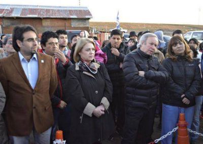 Peralta dej� inaugurada la red de gas en el barrio Ayres Argentinos