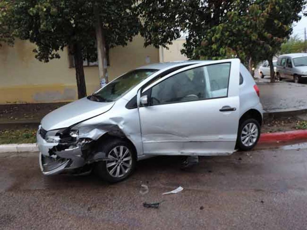 Fuerte colisi�n entre dos veh�culos