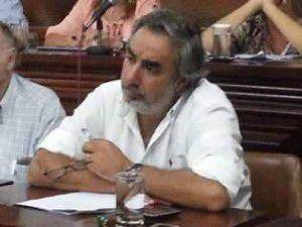El candidato de Cambiemos, Miguel Fern�ndez, se solidariz� con M�nica Est�vez, candidata del FPV