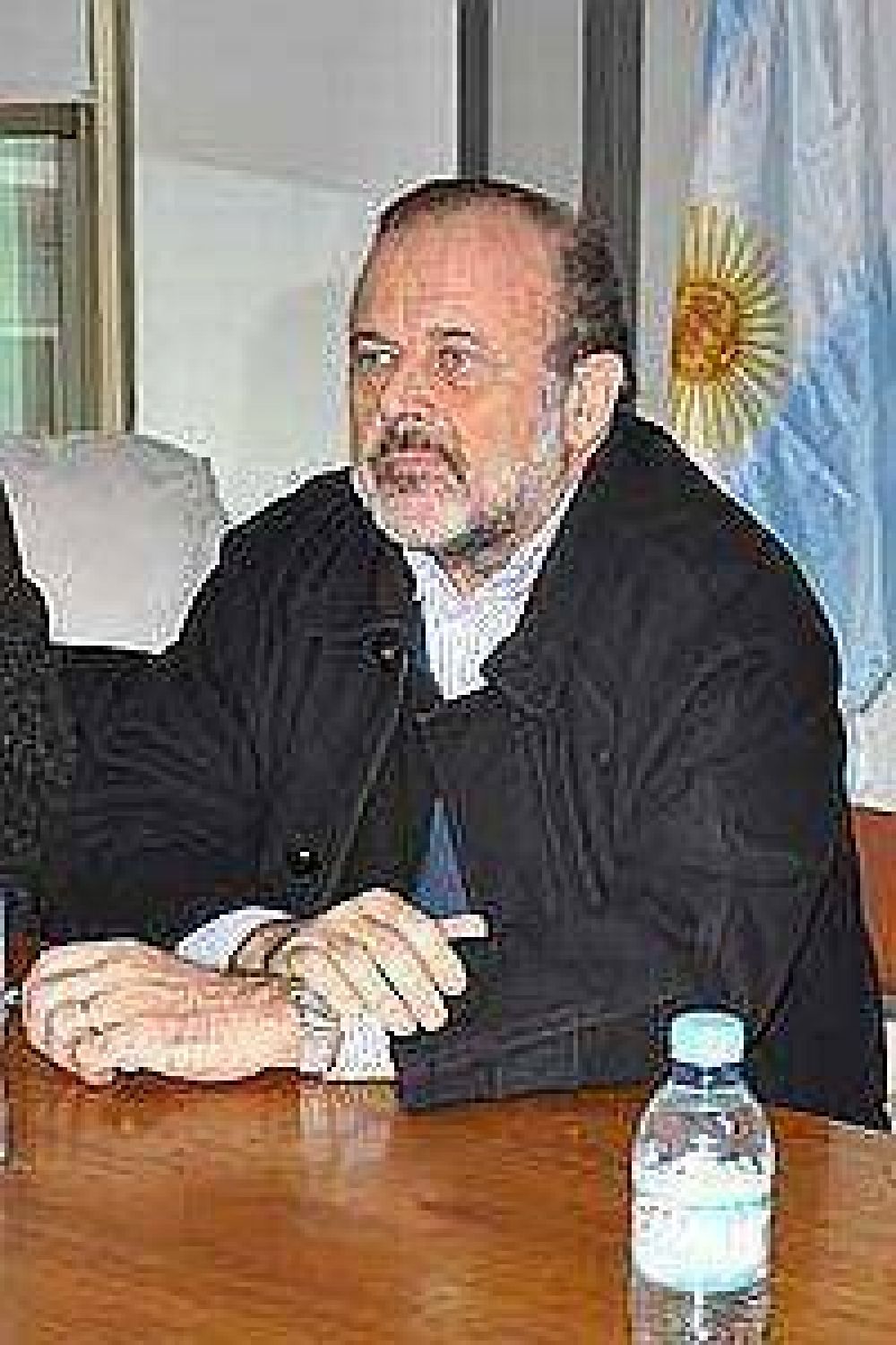 Sugestiva suspensi�n de la disertaci�n del diputado Eduardo Amadeo en Pehuaj�