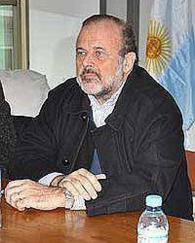 Sugestiva suspensi�n de la disertaci�n del diputado Eduardo Amadeo en Pehuaj�