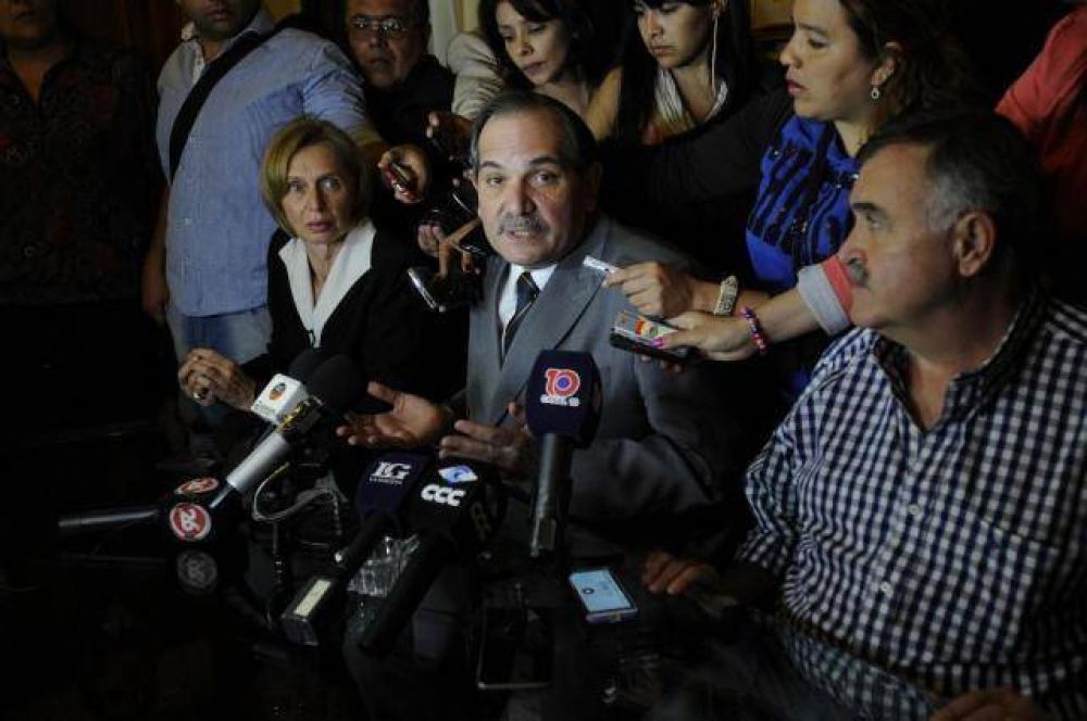 �La grieta se abri� con una mentira de la oposici�n�, dijo Alperovich
