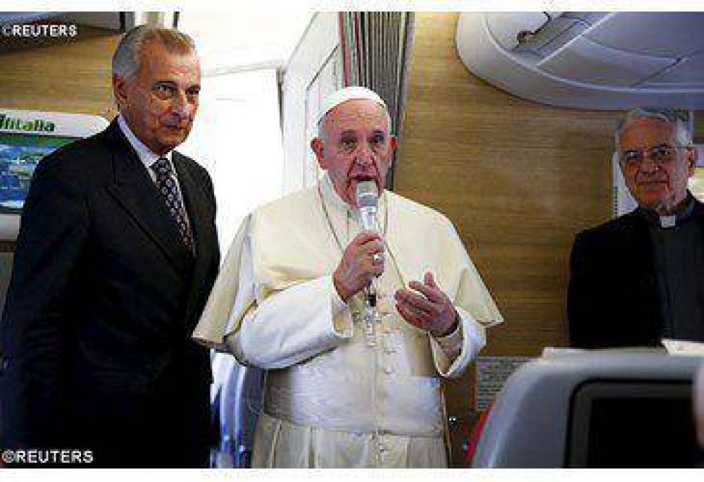 Sobre el embargo espero un acuerdo, dice el Papa en el vuelo a EE.UU.