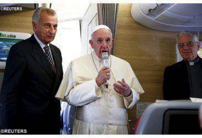 Sobre el embargo espero un acuerdo, dice el Papa en el vuelo a EE.UU.