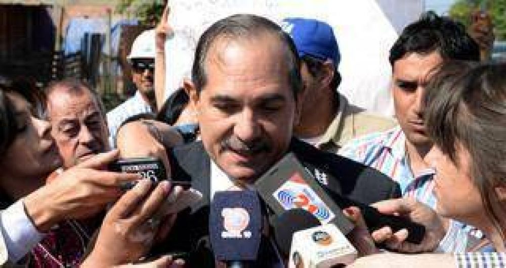 �Tenemos que juntarnos oposici�n y oficialismo�, afirm� Alperovich tras el triunfo oficialista