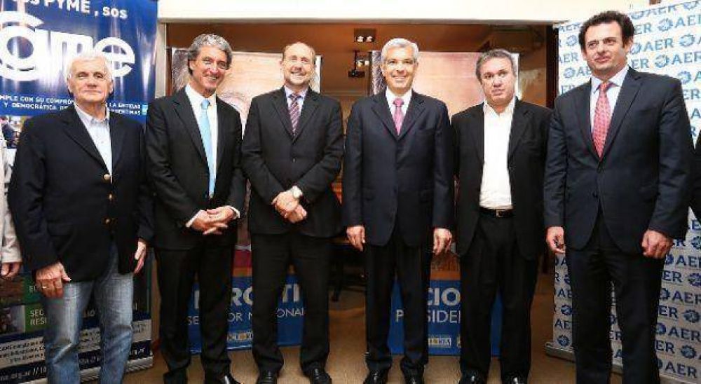 Dom�nguez se mete de lleno en la campa�a de Scioli y encabez� comitiva en Rosario